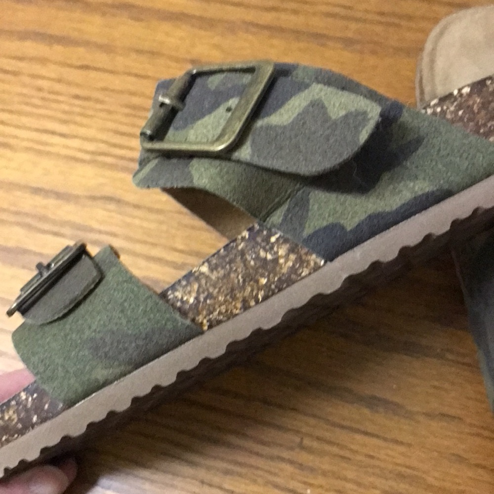 Camo sandals NWOT size 6 - Picture 4 of 4